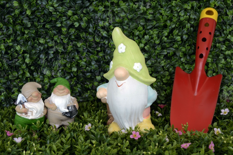 jardinerie-SANARY SUR MER-min_garden-gnome-1404358